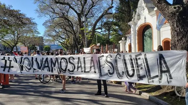 Padres y educadores juntaron más de 3mil firmas para pedir el retorno a clases presenciales en Córdoba