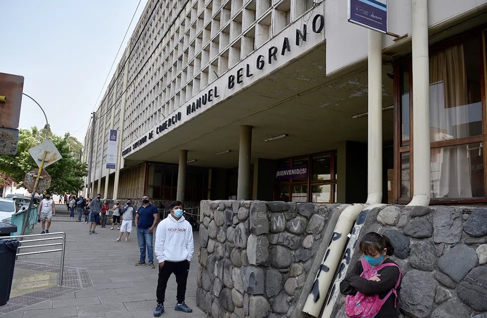 Suspenden clases en el colegio Manuel Belgrano de Córdoba por brote de Coronavirus. (Ramiro Pereyra)