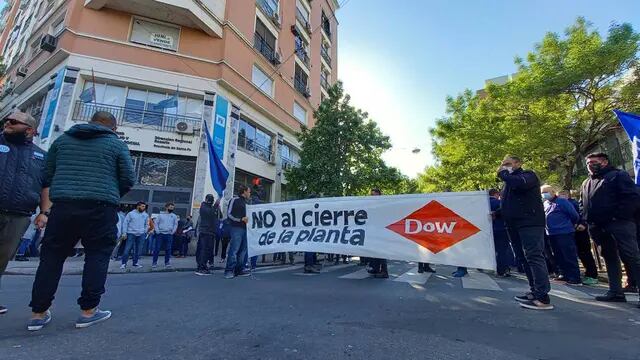 Protesta en Rosario contra el cierre de Dow