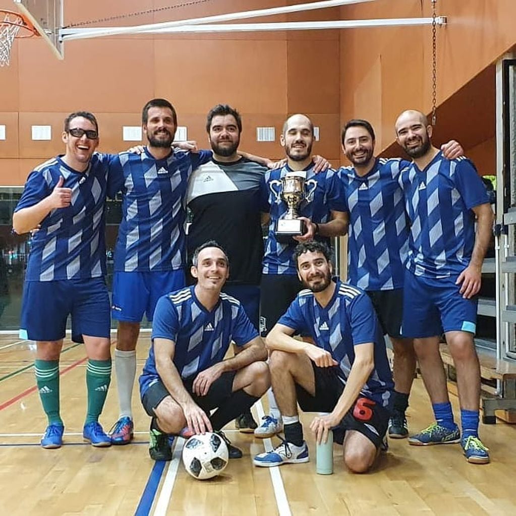Matías y su equipo de Futsal, con el que salió campeón el año pasado.