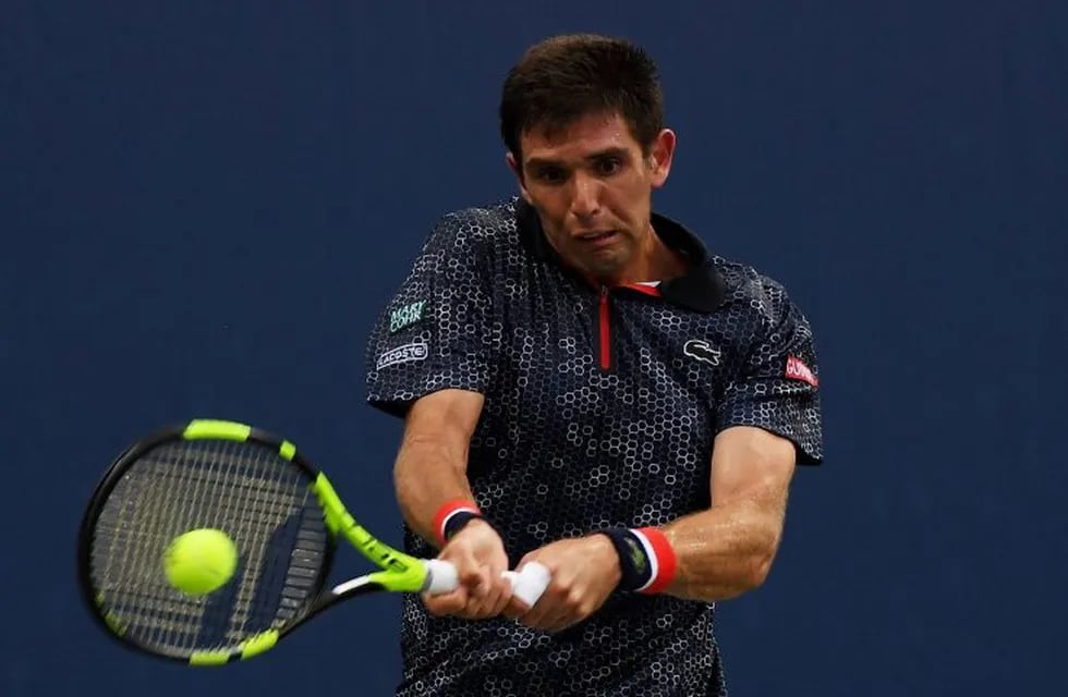NEW YORK, NY - AUGUST 31: Federico Delbonis of Argentina returns a shot to Roberto Bautista Agut of Spain during his second round Men's Singles match on Day Three of the 2016 US Open at the USTA Billie Jean King National Tennis Center on August 31, 2016 in the Flushing neighborhood of the Queens borough of New York City.   Mike Hewitt/Getty Images/AFPrn== FOR NEWSPAPERS, INTERNET, TELCOS & TELEVISION USE ONLY == eeuu nueva york Roberto Bautista Agut tenis ceremonia de apertura del abierto de eeuu tenistas