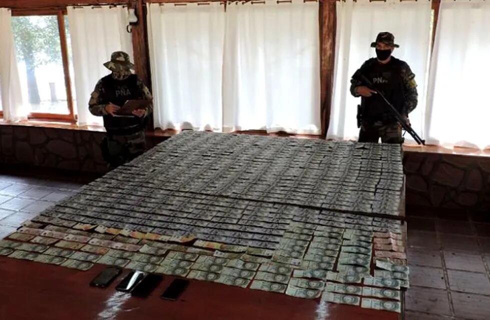 Se trataba de más de 40.000 dólares, 5.930.000 guaraníes y más de 13.000 pesos.