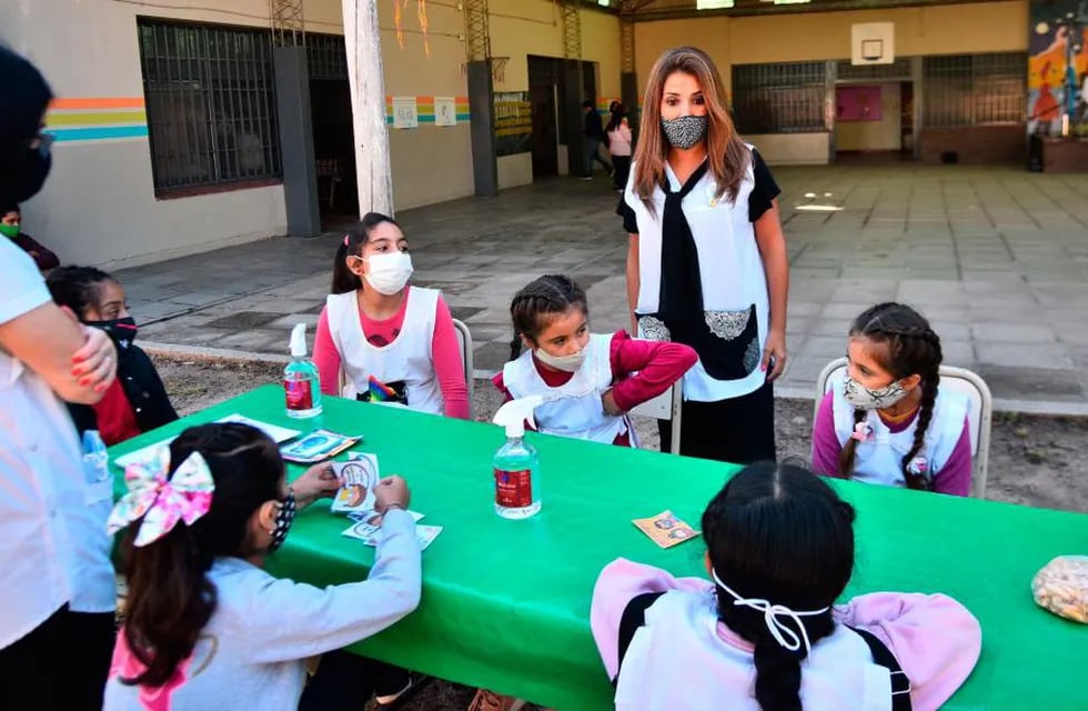 Así comenzaron las clases días atrás en algunos colegios de Córdoba, como el Fray Justo Santa María de Oro, en barrio 1º de Mayo. (Pedro Castillo)