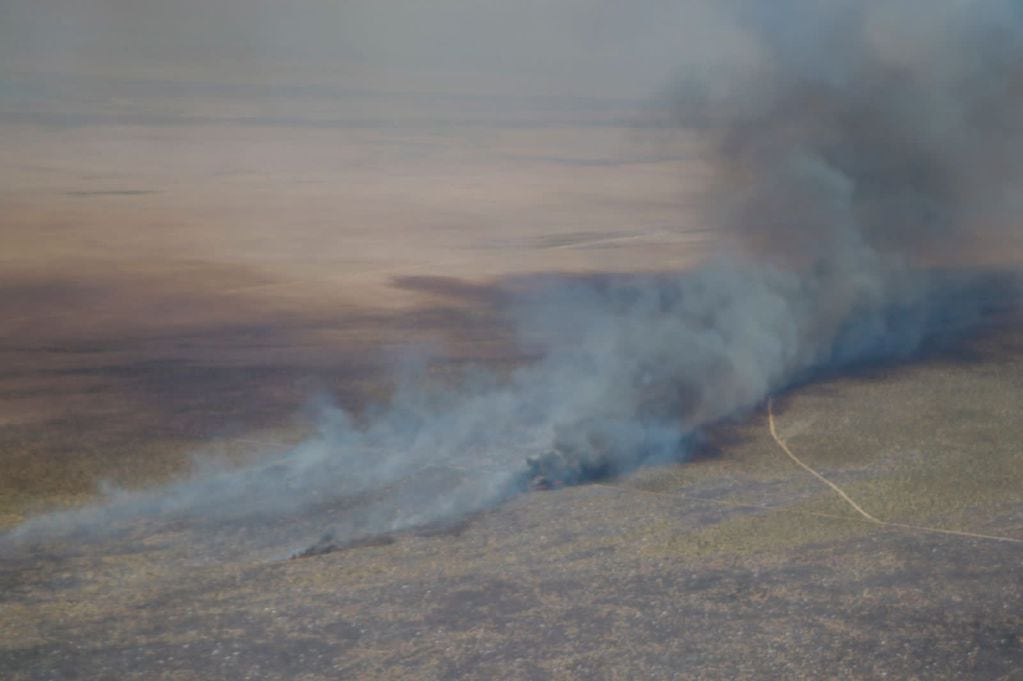Foto de incendios en Puerto Madryn sacada desde un avión.