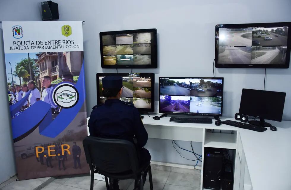 Ministra Romero en la inauguración de sala de Videovigilancia en Colón