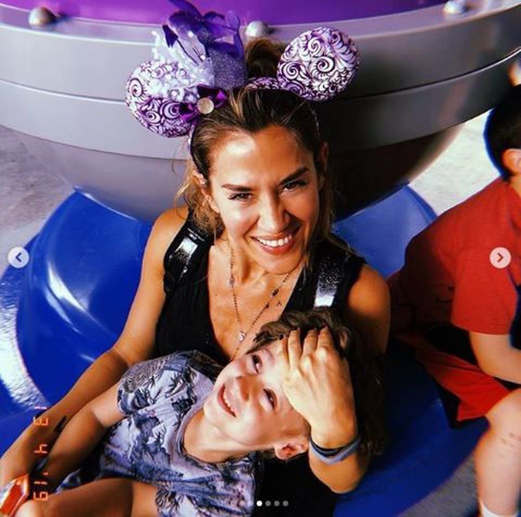 Jimena Barón disfrutó junto a su hijo de los parques de Disney