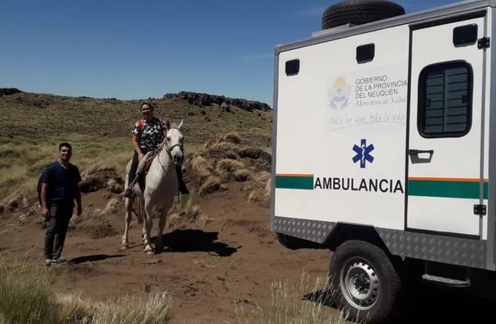Médicos del Hospital José Venier atendieron a un paciente en medio de la montaña y regresaron a caballo.