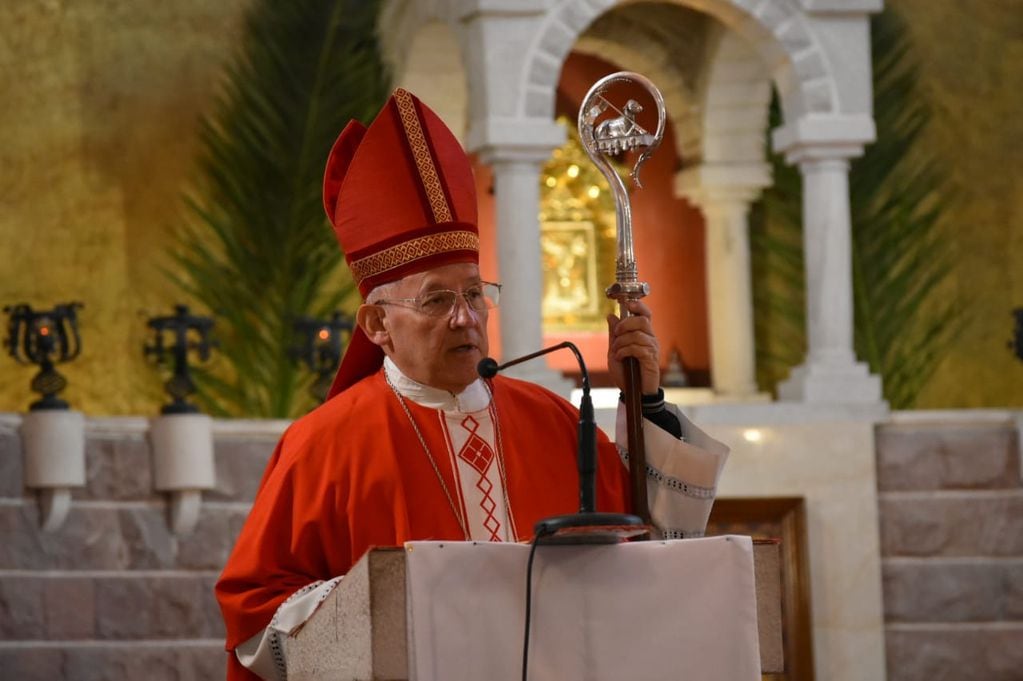 Moseñor Eduardo María Taussig presidio la celebración del Domingo de Ramos.  