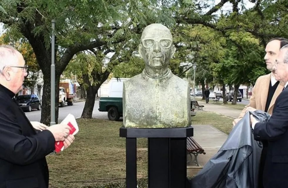 Un busto del Monseñor Zazpe en Santa Fe (web)