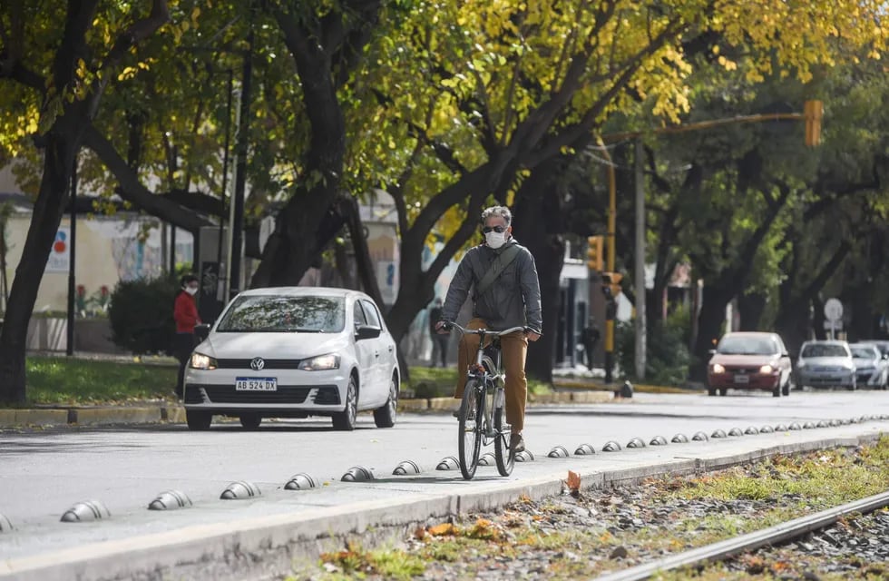 Desde el lunes 1 de febrero, las playas de estacionamiento de la Ciudad de Mendoza deben ofrecer espacios para la guarda de bicicletas.