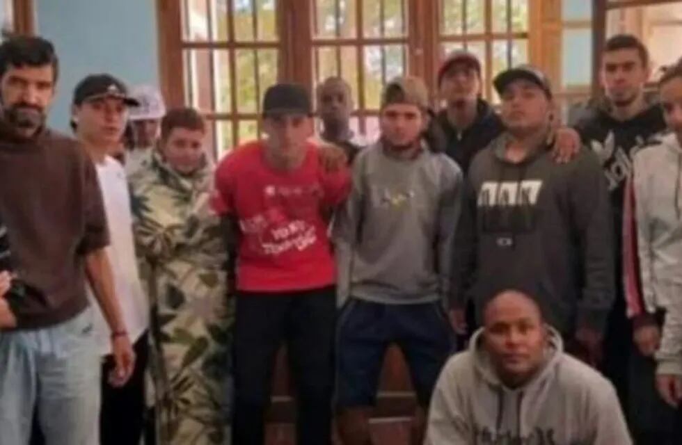 El contingente de hinchas colombianos que permanece en La Quiaca espera ayuda del Gobierno de su país.