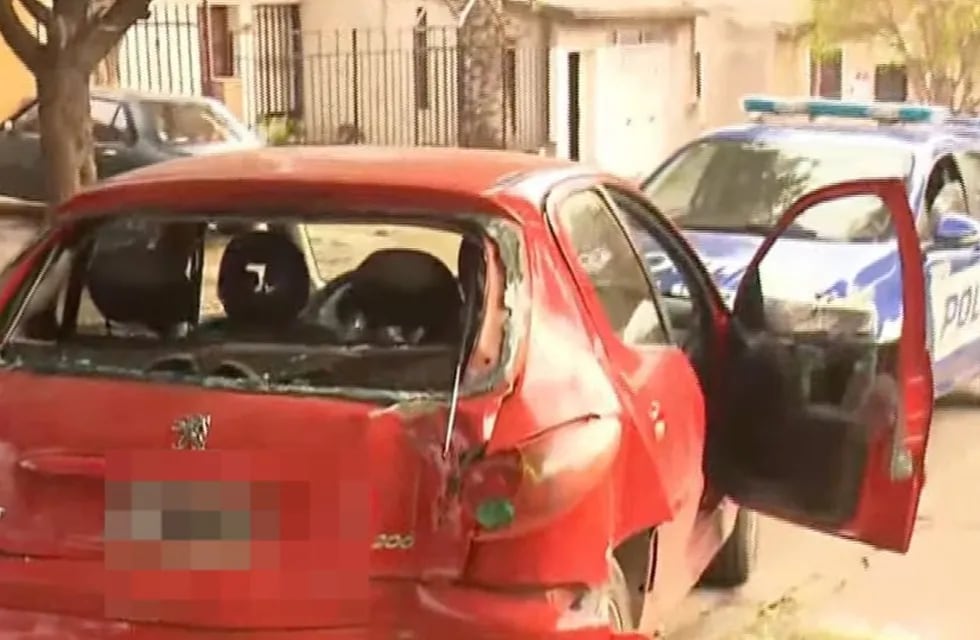El auto robado este viernes en la ciudad de Córdoba.