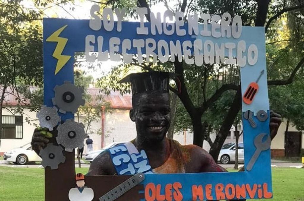 Oles Meronvil, el joven de Haití que se recibió de ingeniero.