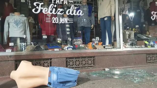 Rompieron las vidrieras y robaron en varios comercios del centro