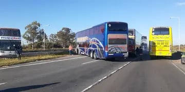 Corte total en la Autopista Rosario - Santa Fe por un reclamo de operadores turísticos