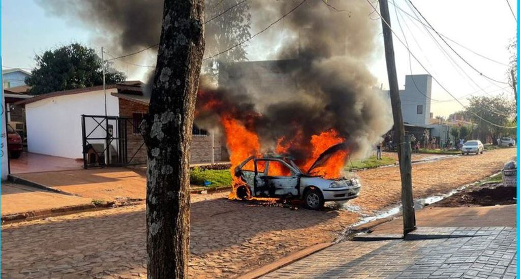 Puerto Iguazú: Se incendió un automóvil en B° Las Leñas