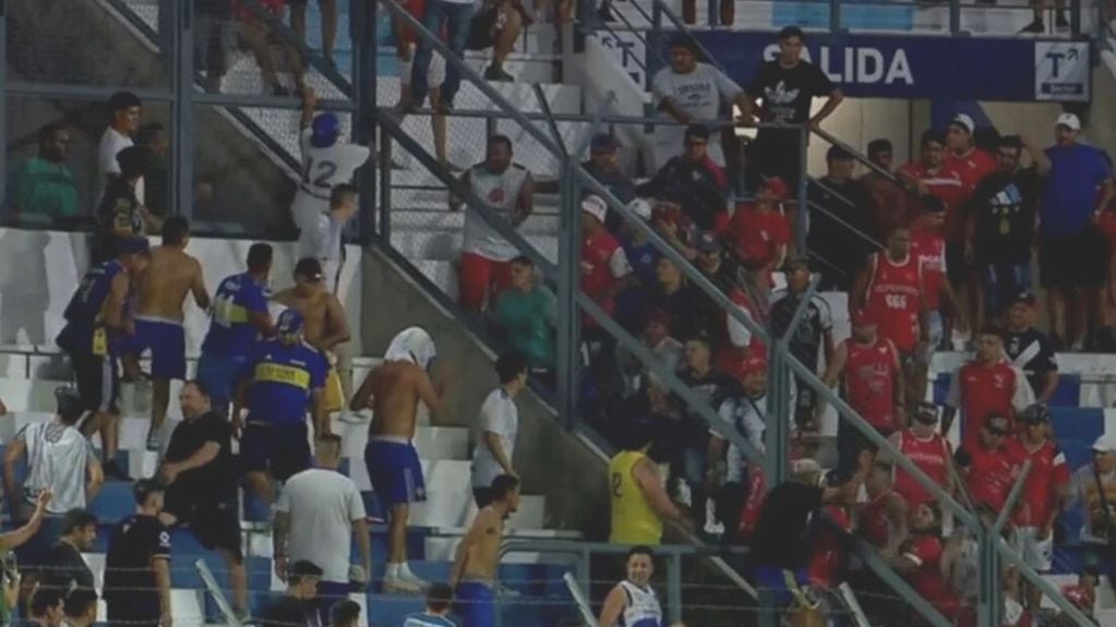 Boca 0-Independiente 0 en San Juan. Hubo incidentes entre los barras.