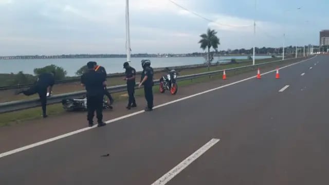 Posadas: un motociclista despistó en el acceso sur y fue hospitalizado
