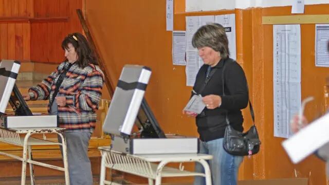 Prueba. En la elección de gobernador, hubo una acotada prueba de voto electrónico en La Falda (La Voz/Archivo).
