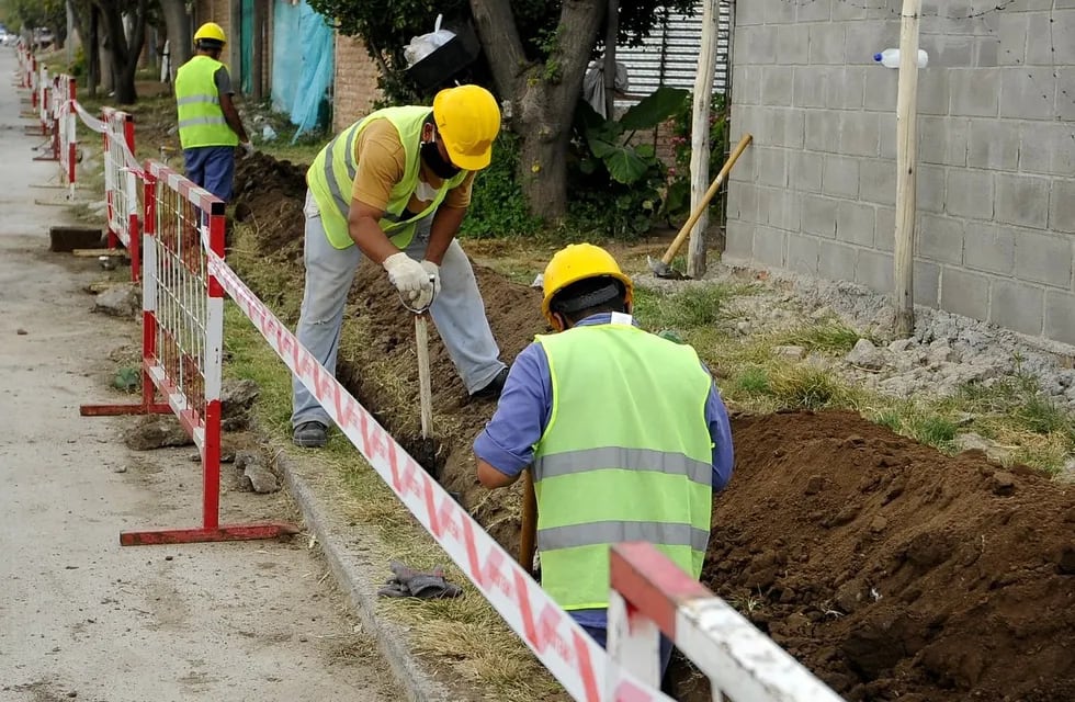 Esta mañana se iniciaron los trabajos de ampliación del tendido de la red de gas natural en los barrios 500 Viviendas Norte y Juan Gilberto Funes de la Ciudad de San Luis. Gentileza ANSL