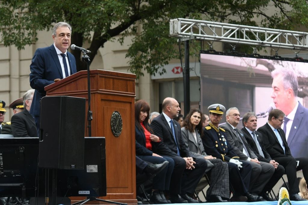 Luis Castellano, en el acto oficial por el Día de la Independencia