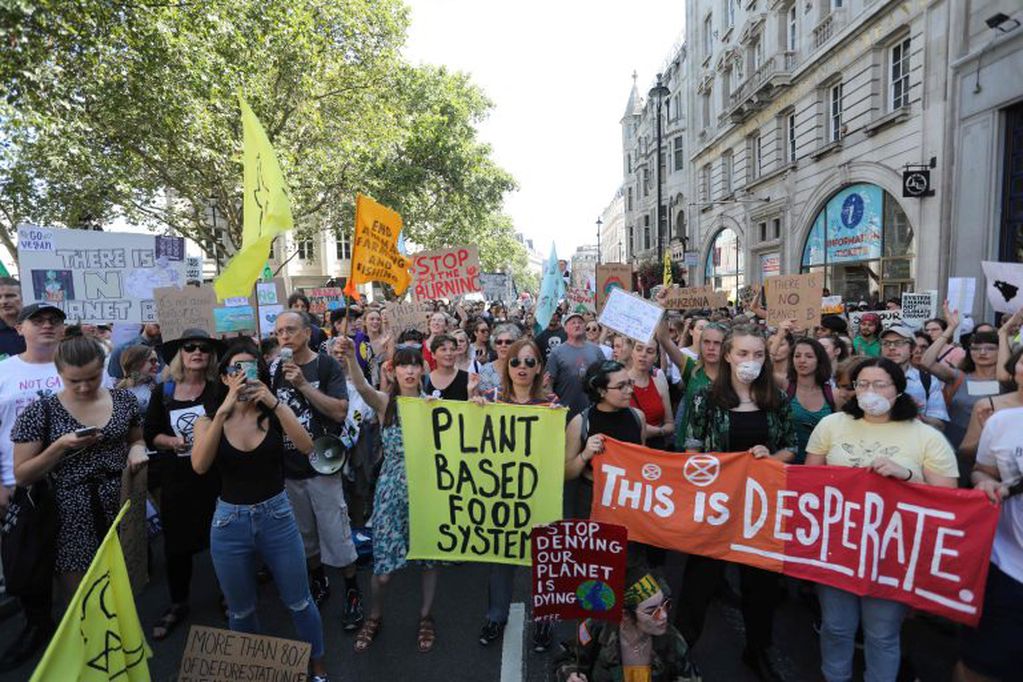 Protesta en el centro de Londres, Inglaterra. (AFP)