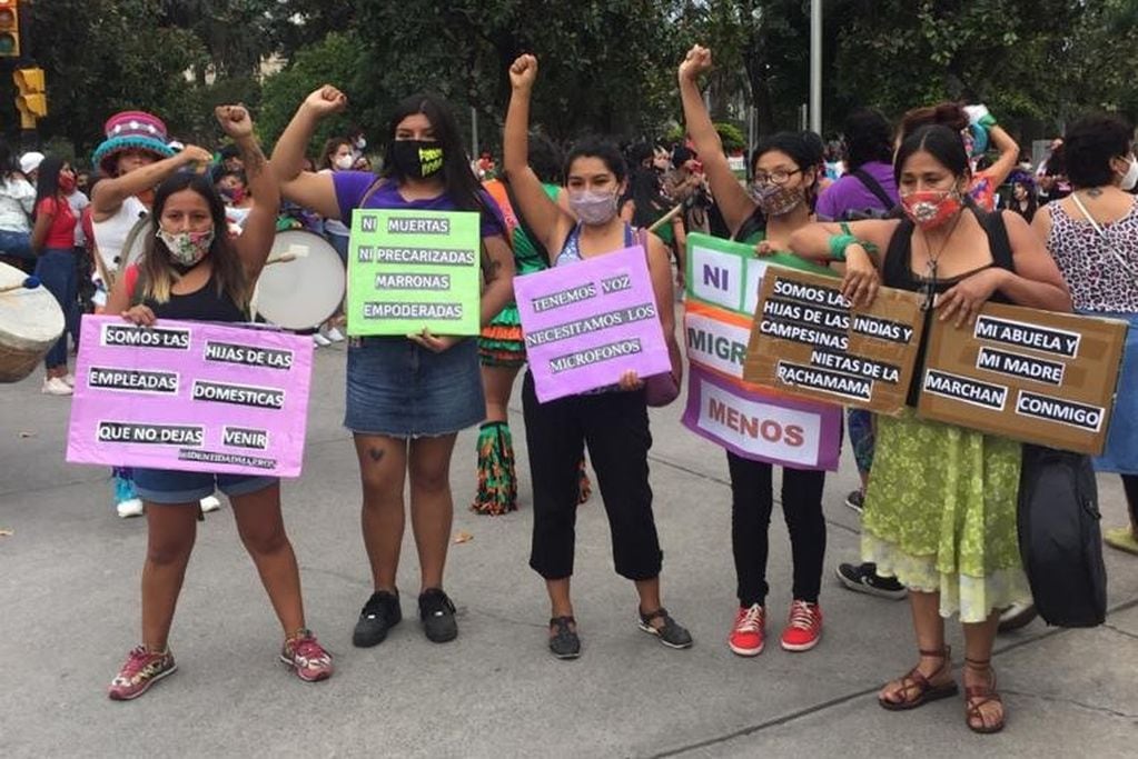 Numerosos reclamos y reivindicaciones expresaron las manifestantes en la marcha por el 8M, en San Salvador de Jujuy.