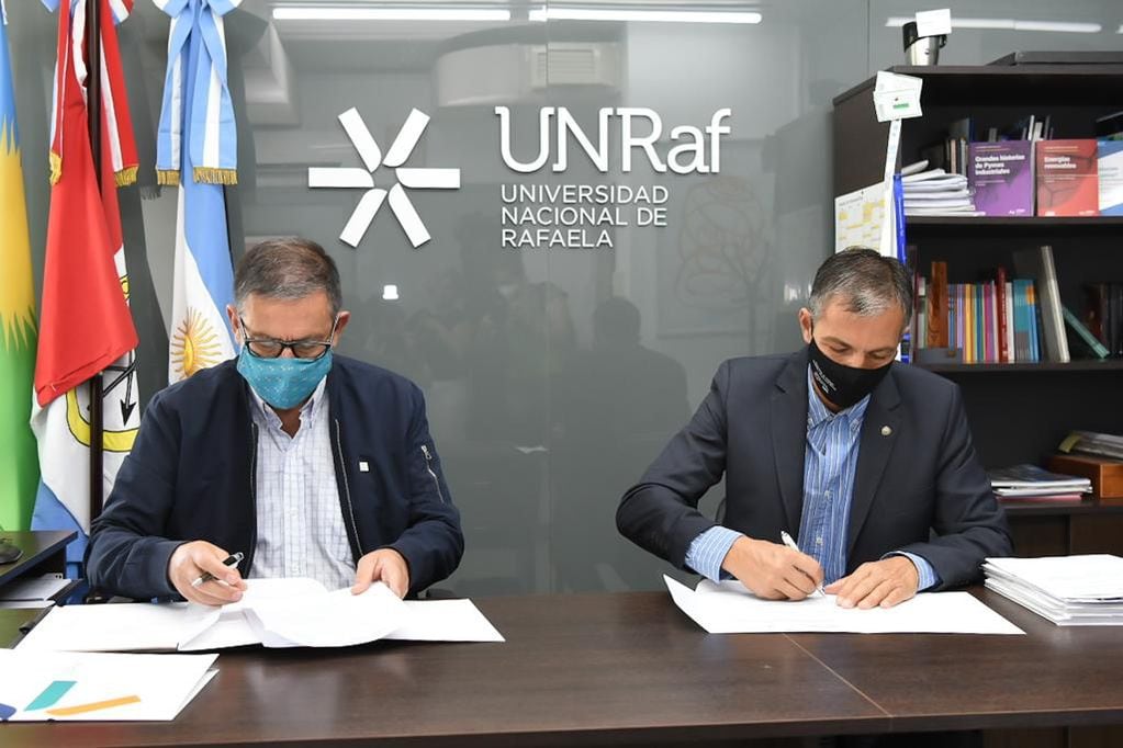 El Ministro de Trabajo, Juan Manuel Pusineri, firmó un convenio con la UNRaf