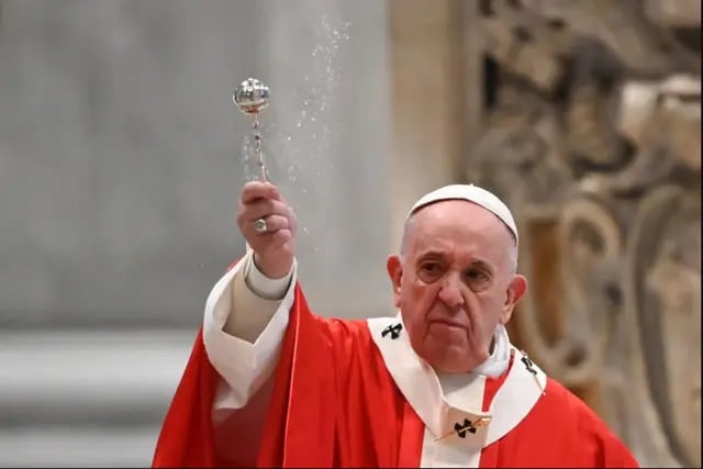 El Papa celebró por segunda vez la misa del Domingo de Ramos sin la habitual multitud.