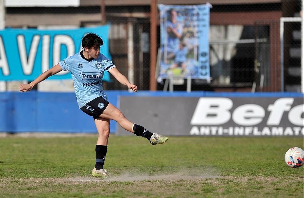 La goleadora del Celeste puso el 1 a 0 ante un equipo duro como el de la provincia de Buenos Aires