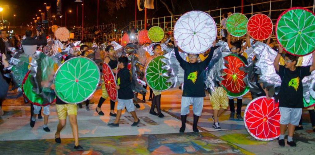 El desfile "Bienvenida Primavera" de los alumnos de escuelas primarias e instituciones especiales, marca cada año el inicio de la Fiesta de los Estudiantes en Jujuy.