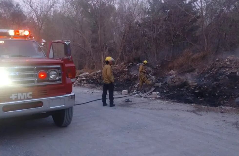 Malagueño: bomberos extinguieron incendio.