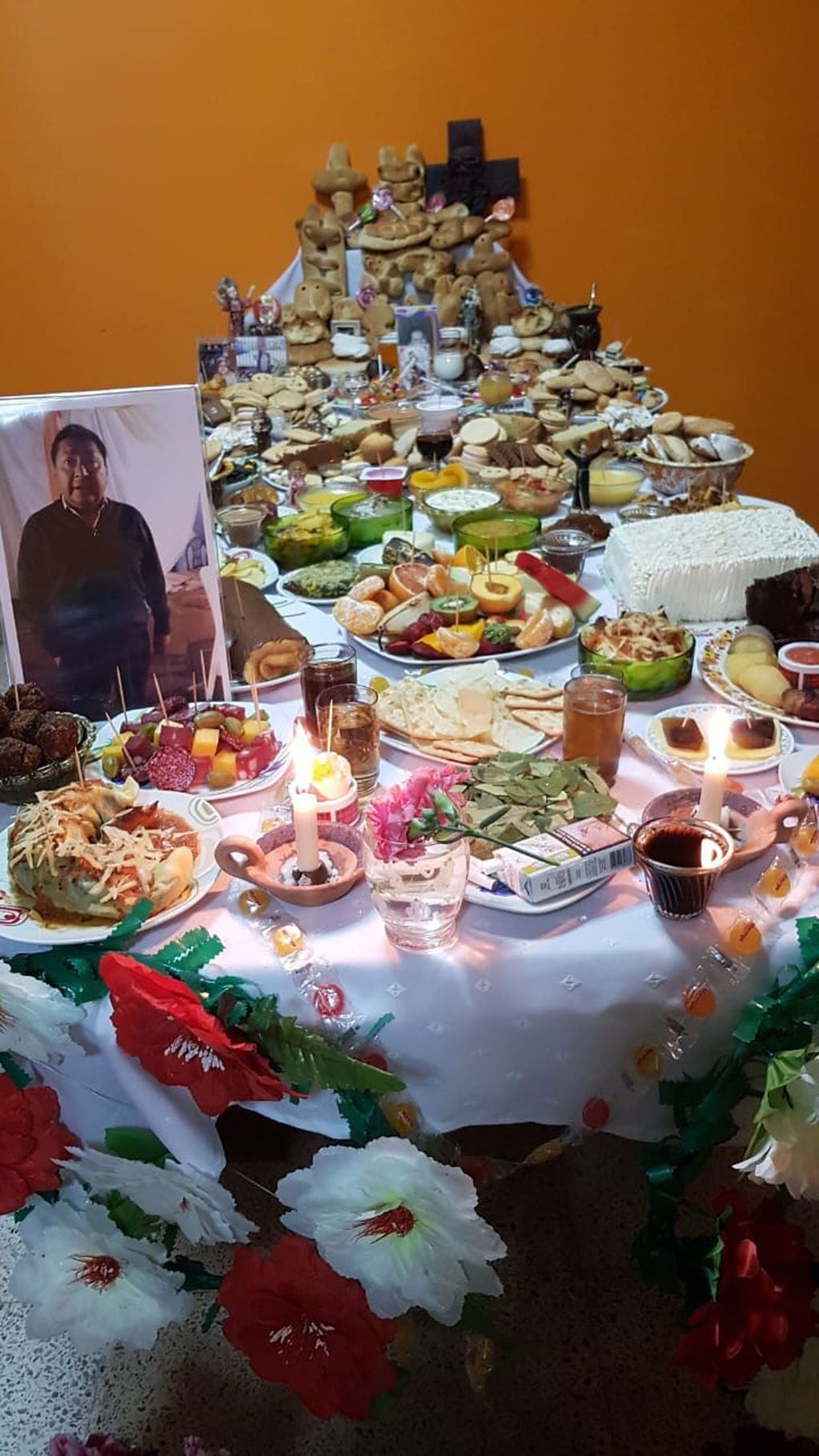 La familia Fernández de Humahuaca compartió con Vía Jujuy su mesa de ofrendas