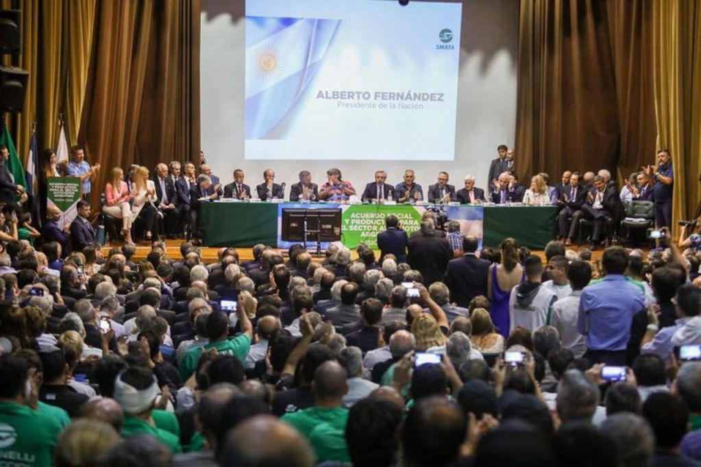 El presidente Alberto Fernández encabezó el acto celebrado en la sede de SMATA en Buenos Aires. (Presidencia de la Nación)