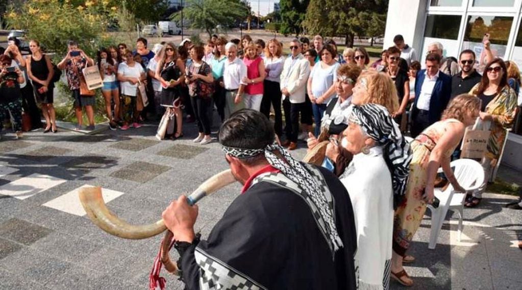 Miembros de la comunidad ranquel realizaron una invocación al sol y a los ancestros (APN)