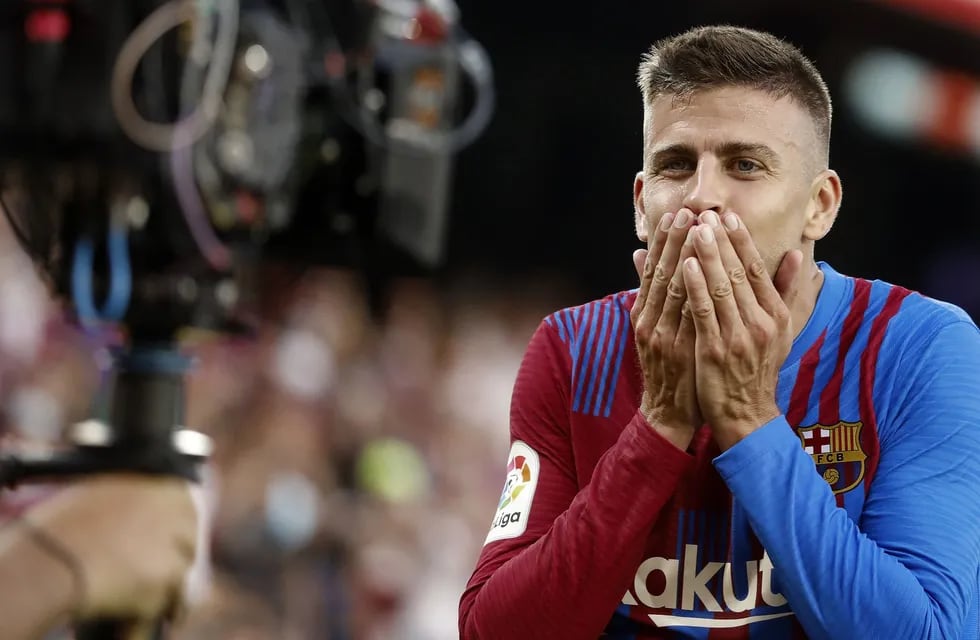 Gerard Piqué contó que los capitanes del Barcelona se bajarán el sueldo.