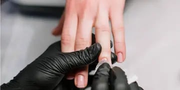 Cómo quitar correctamente el esmalte de las uñas