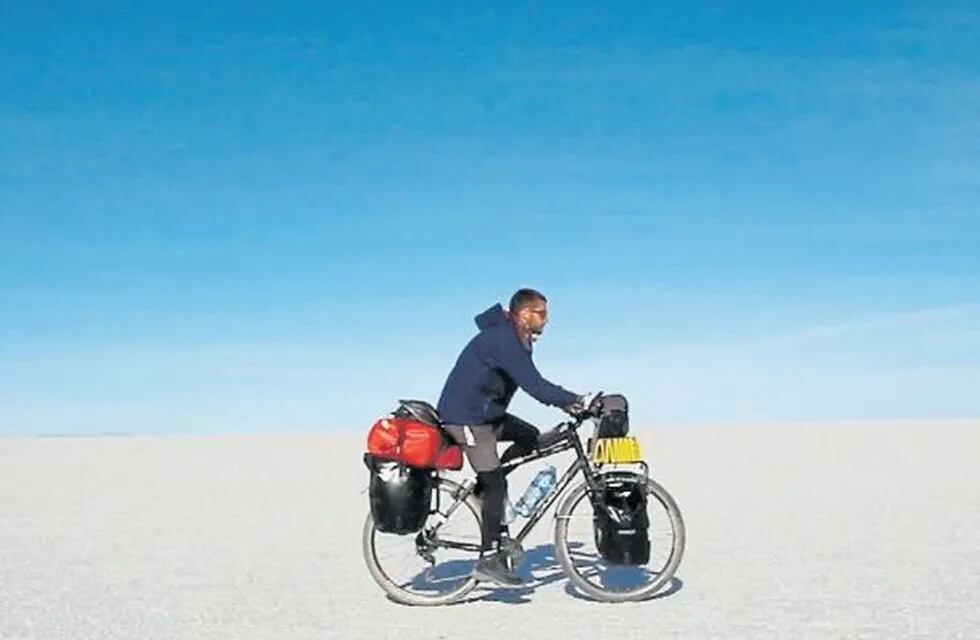 Franco, el argentino que recorre el mundo en bici