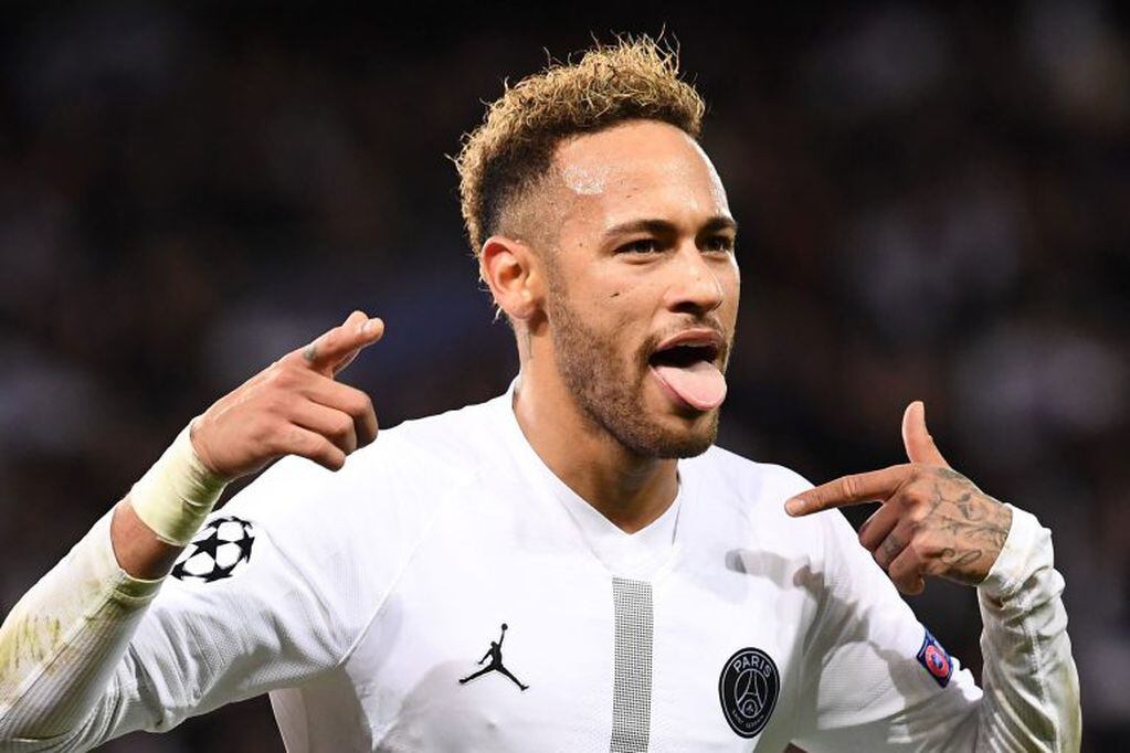 Neymar festeja uno de sus goles con la camiseta del PSG (Foto: AFP)