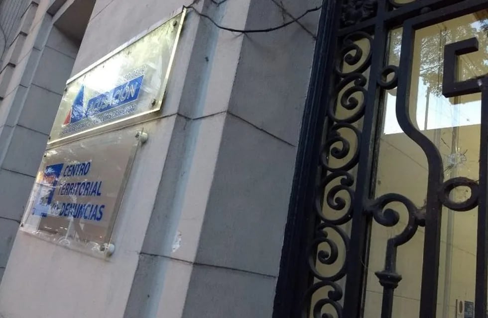 Balearon la sede de la Fiscalía de Rosario. (Juan José García)