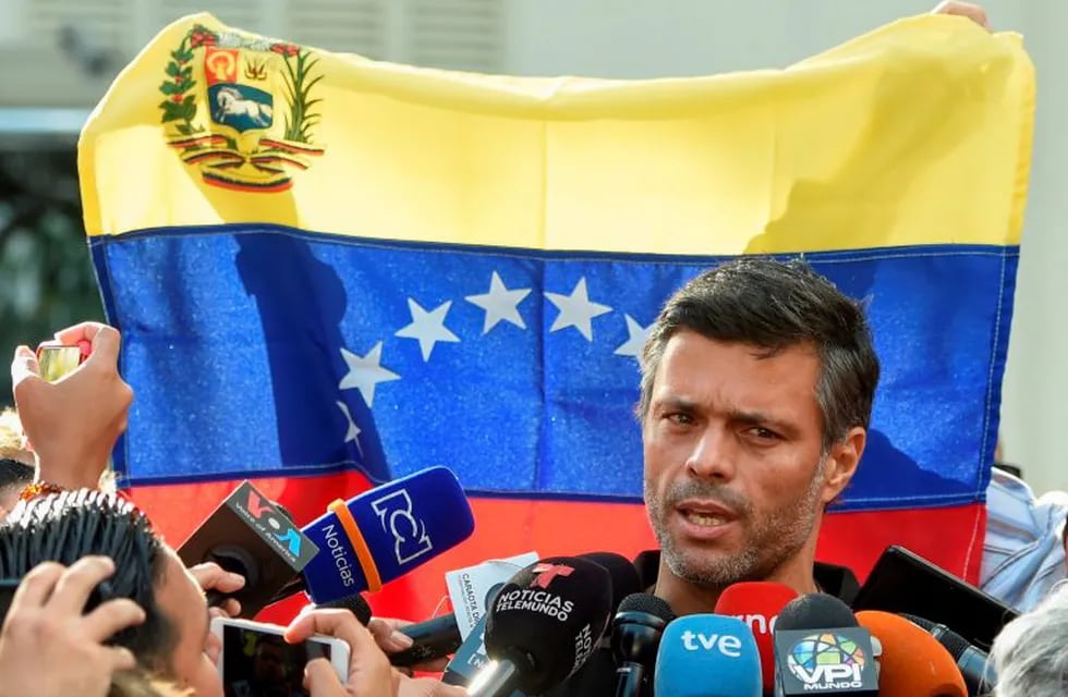 (FILES) In this file photo taken on May 02, 2019, Venezuelan high-profile opposition politician Leopoldo Lopez speaks outside the Spanish embassy in Caracas, where he sought refuge since claiming to have been freed from house arrest two days ago by rebel military personnel. - Leopoldo Lopez, a key Venezuelan opposition figure who has been holed up at the Spanish ambassador's residence in Caracas for the past 18 months, has left the embassy and fled the country, his father told AFP on October 24, 2020. (Photo by Juan BARRETO / AFP)