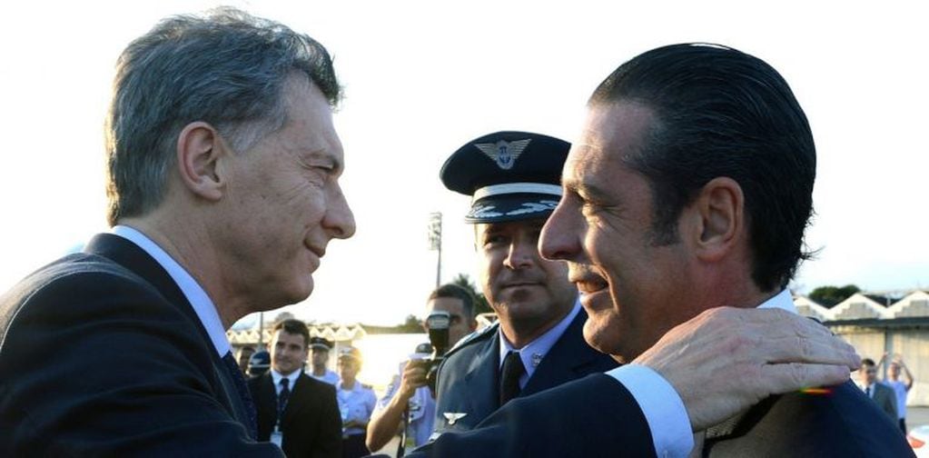 Carlos Margariños (d), embajador argentino en Brasil, junto al presidente Mauricio Macri.