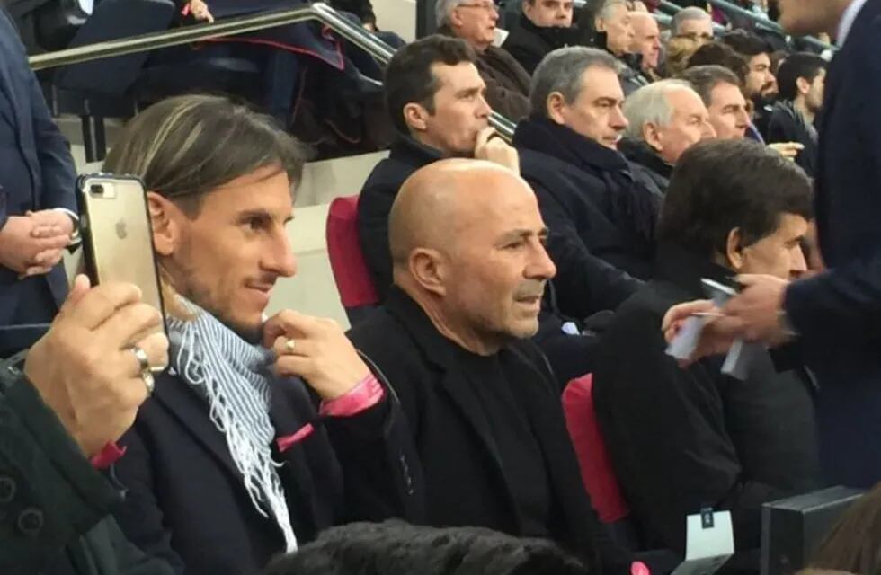 Jorge Sampaoli visitó a Leo Messi y Javier Mascherano en el entrenamiento del Barcelona.