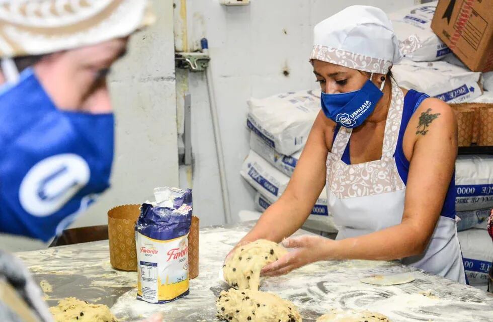 EL Municipio se encuentra elaborando pan dulce para entregar a las familias que asistió durante la pandemia.