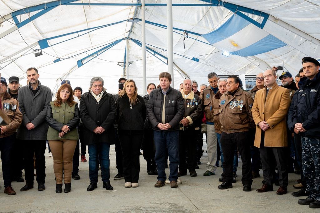 Inauguración de la carpa en la Plaza Islas Malvinas de Ushuaia