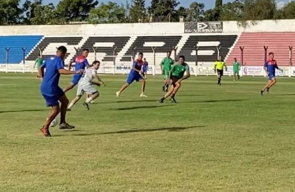 Rosario superó 4 a 1 a Villa Rosa en el primer amistoso.