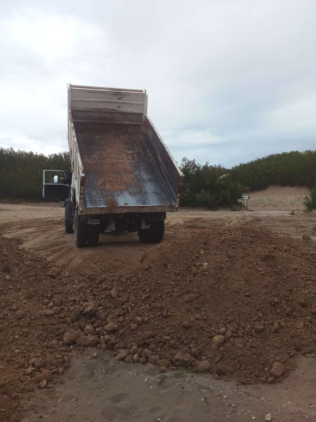 Se construyen dos estacionamientos en Reta