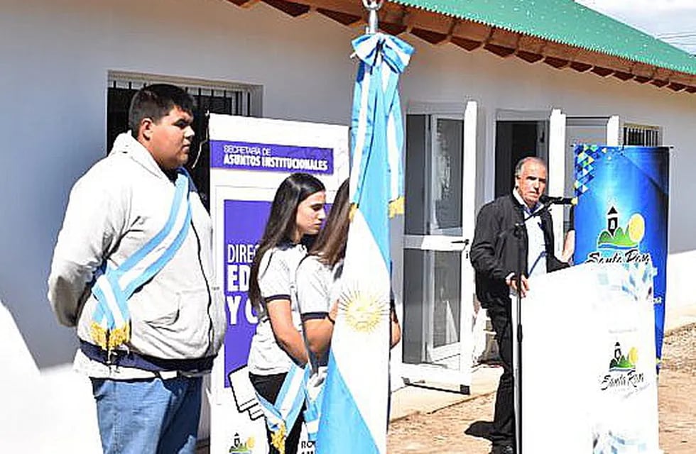 El intendente Claudio Chavero dejó inauguradas cuatro nuevas aulas en dos establecimientos educativos de la ciudad.