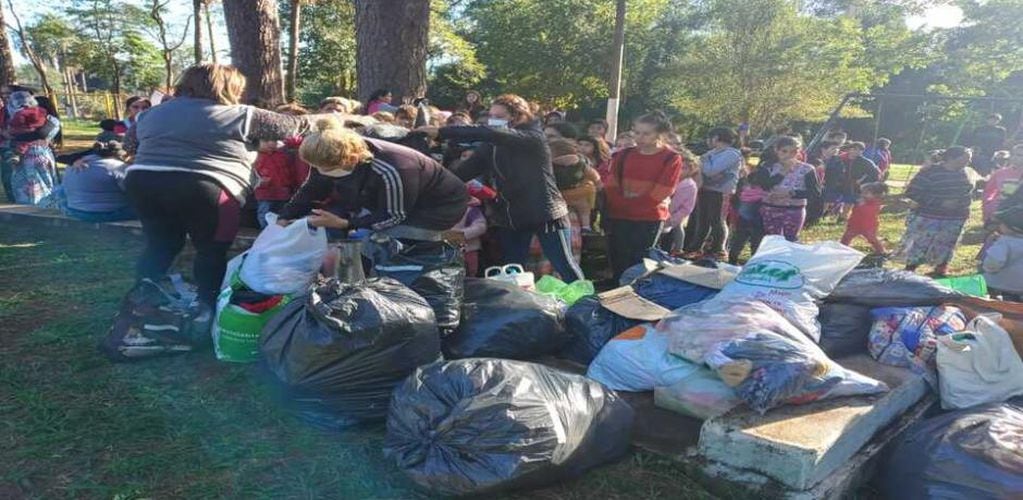 Festival Solidario: Entregaron todo lo recaudado por “Abrigos del Alma” en el Barrio Los Pinares