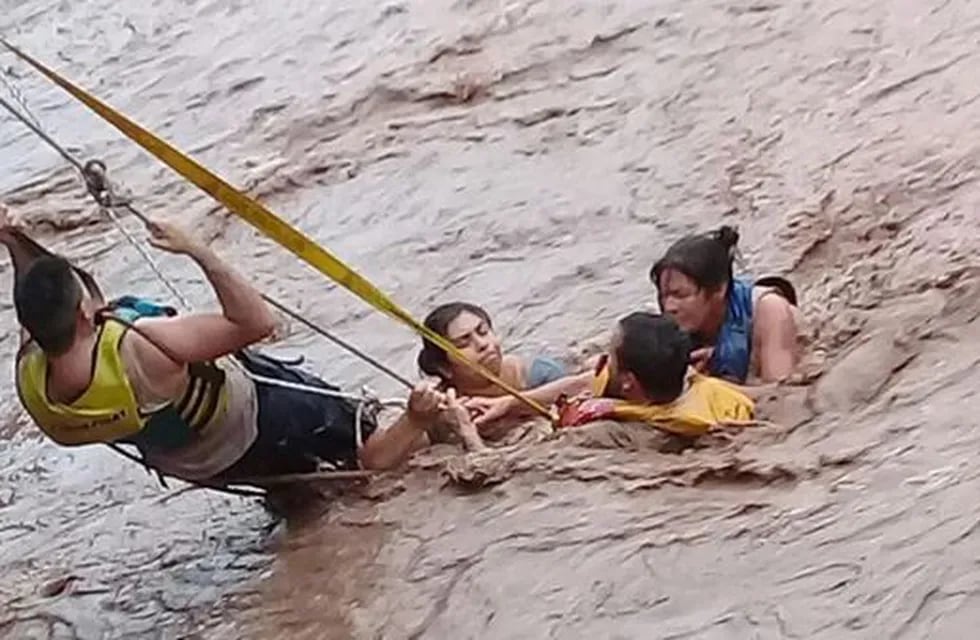 Heroico rescate en un río de Tucumán